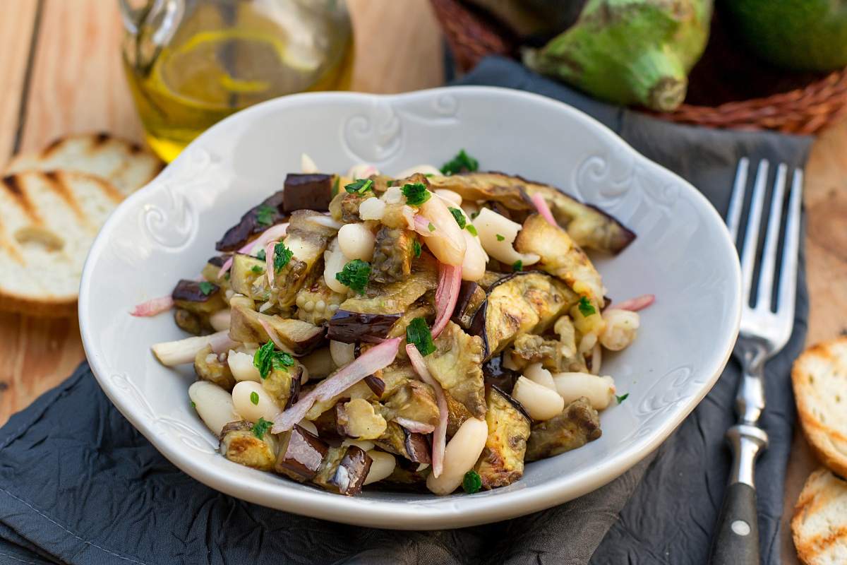 Insalata piccante di melanzane e fagioli FOTO ricettasprint