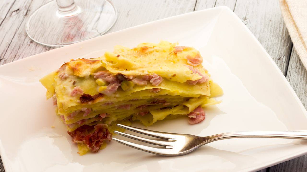 Lasagna bianca con pistacchio e mortadella