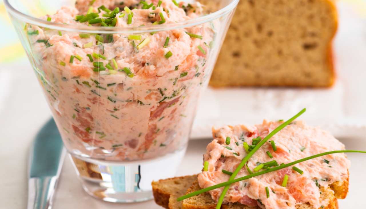 Mousse al salmone con coli 3 ingredienti - ricettasprint