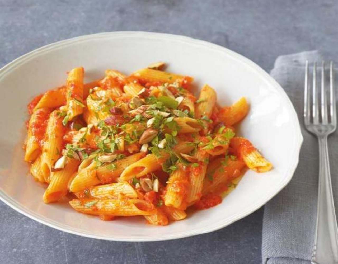 Pasta condita con paprika ed erbe aromatiche|Ricetta per una pasta veloce