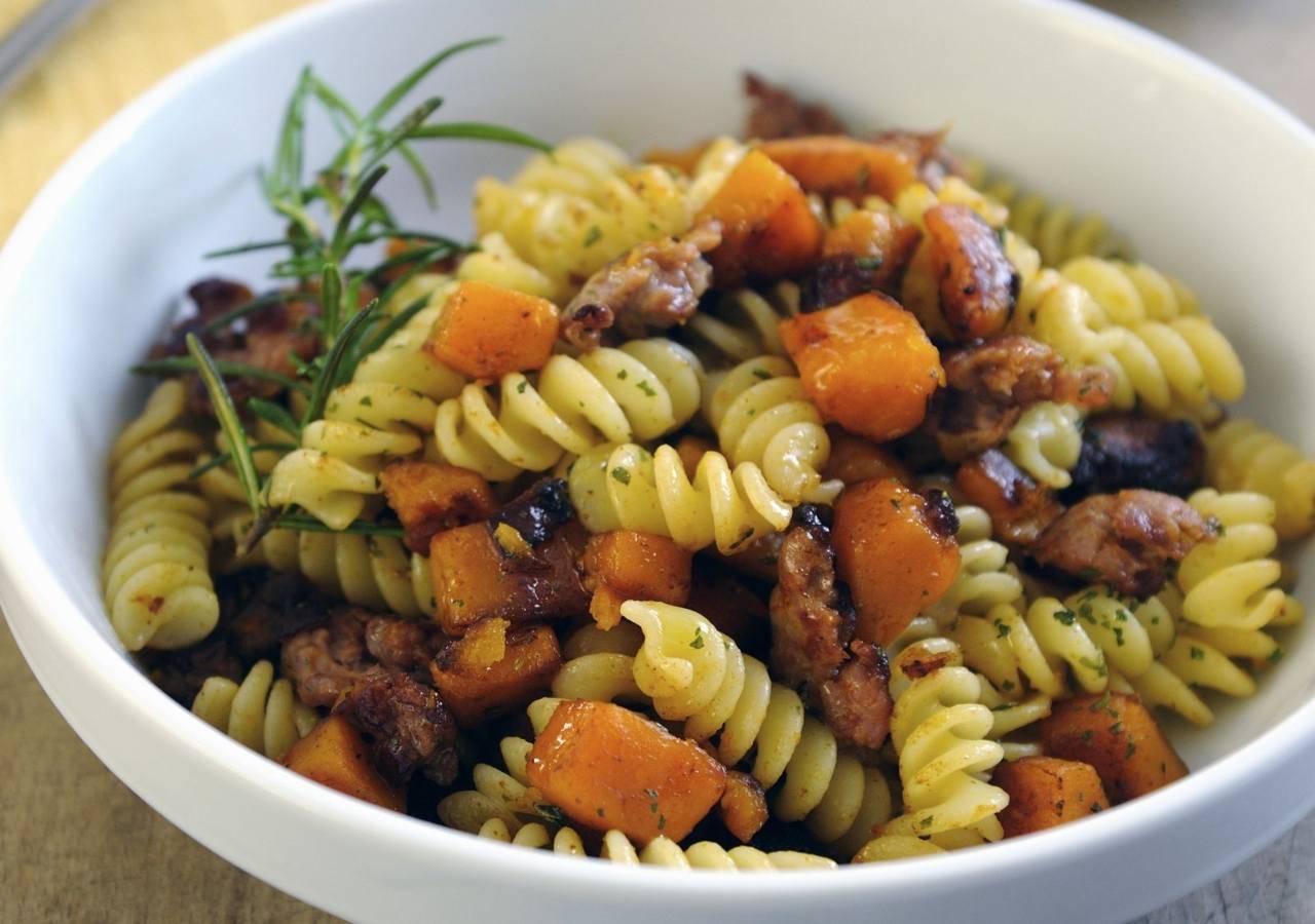 Pasta condita con zucca e salsiccia FOTO ricettasprint