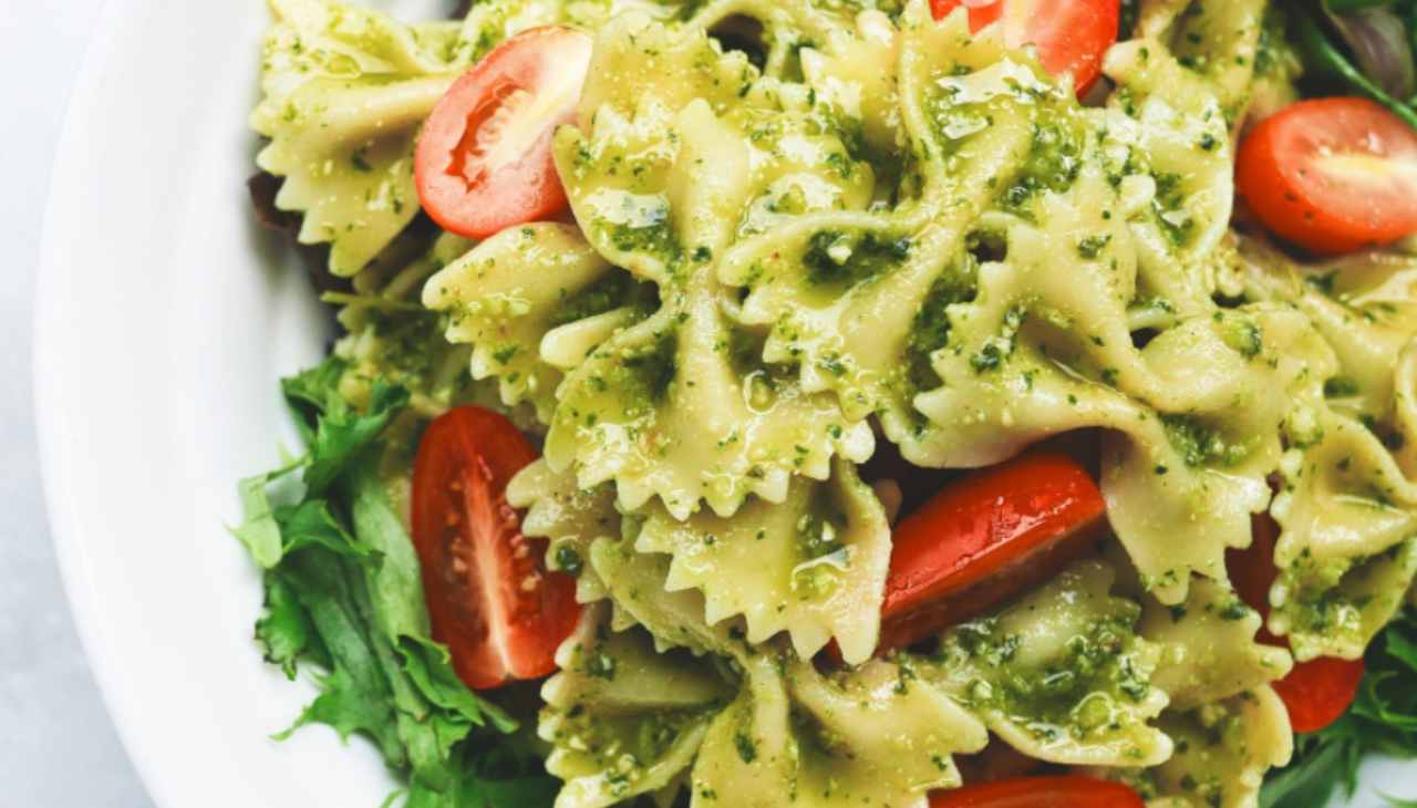 Pasta fredda al pesto d'avocado - ricettasprint