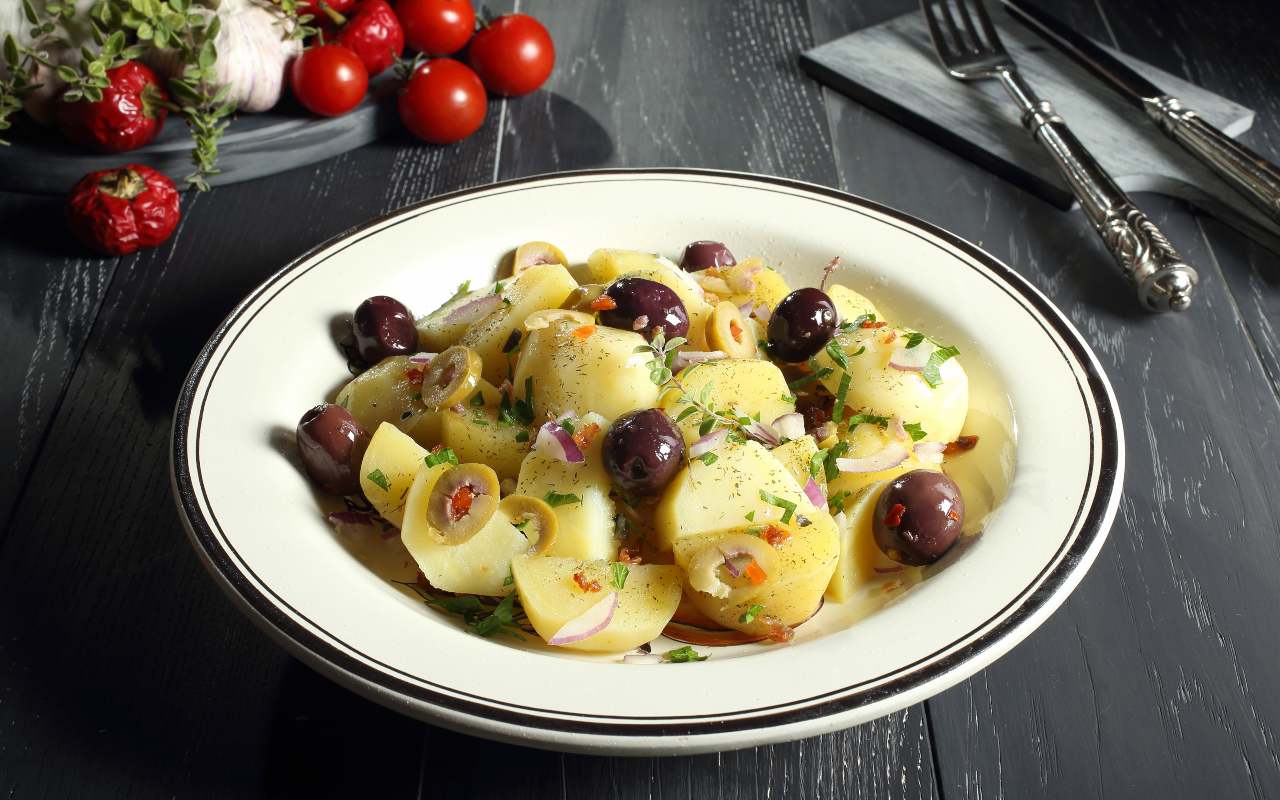 Patate e olive all'insalata FOTO ricettasprint