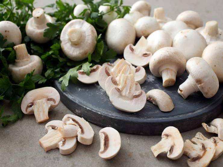 Patate mpacchiuse con funghi e cipolle