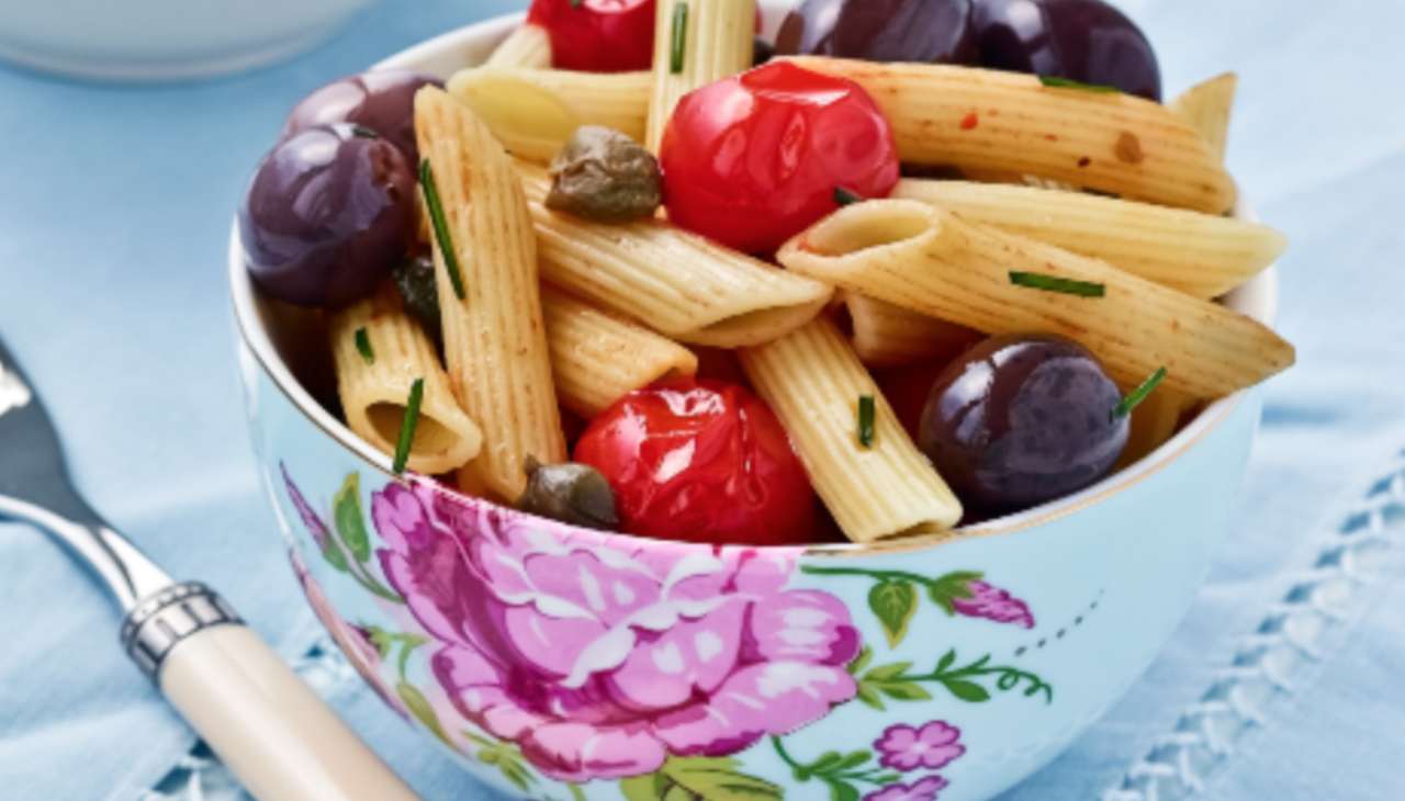 Penne con pomodori olive capperi - ricettasprint