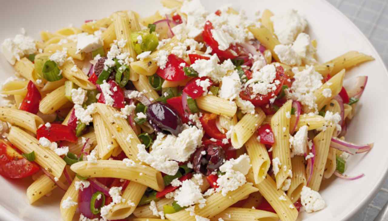 Penne fredde con verdure grigliate e feta - ricetta sprint