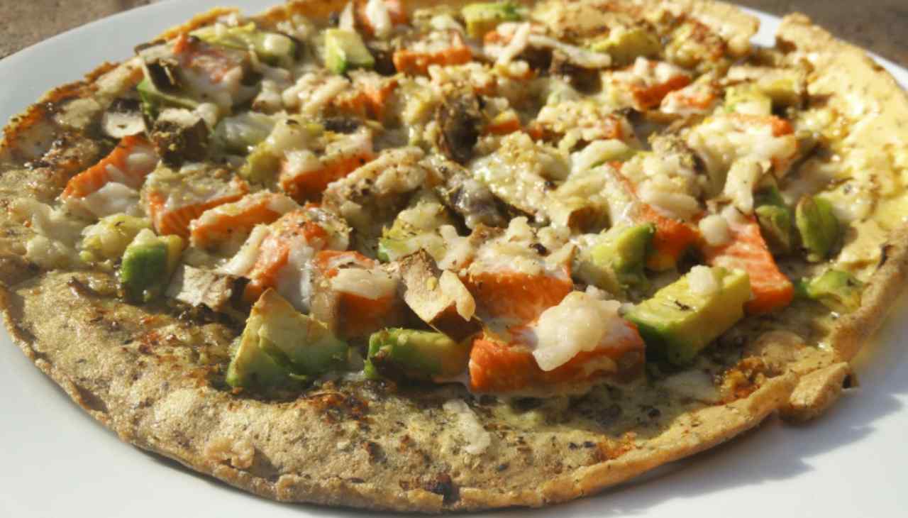Pizza avocado salmone - ricettasprint