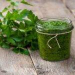 Prezzemolo sott'olio con extra vergine di oliva