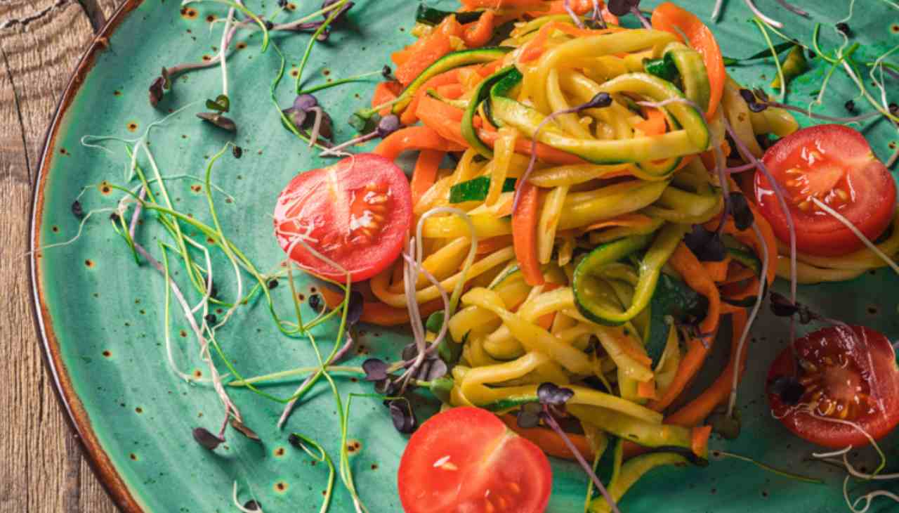 Spaghetti zucchini carote pomodori - ricettasprint