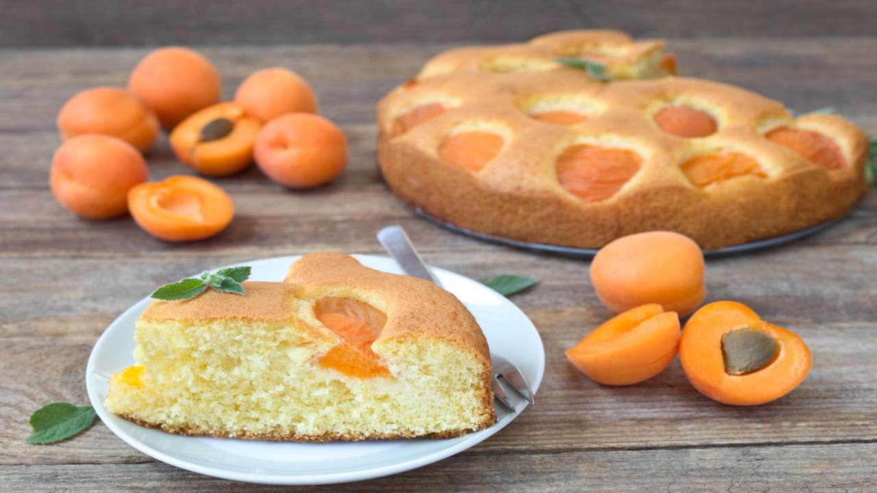 Torta albicocche e limone soffice