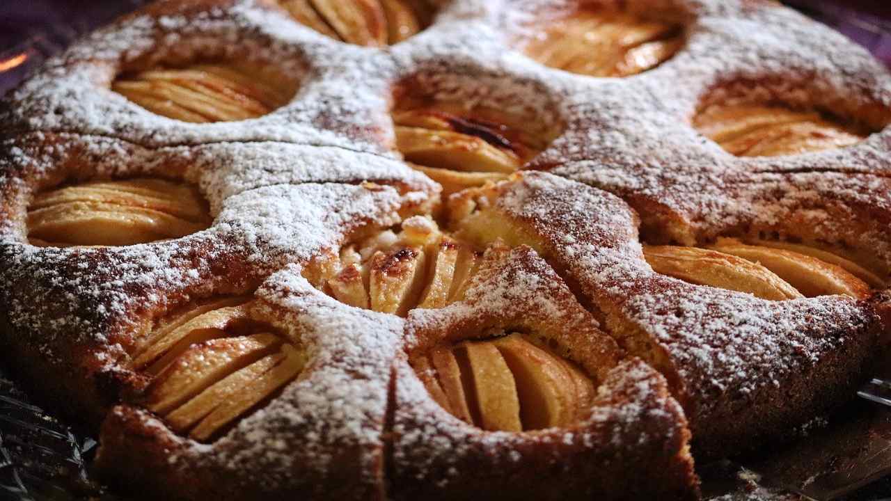 Torta alle pesche bianche