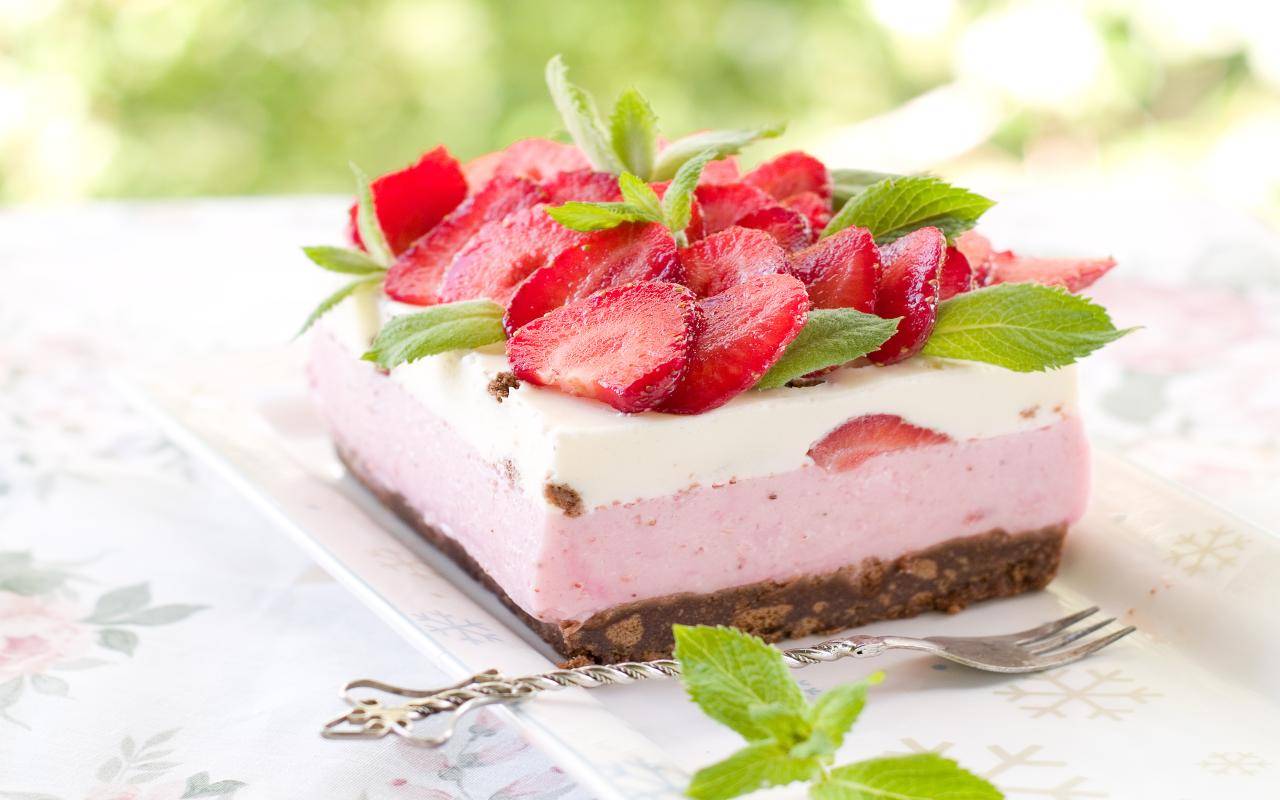 Torta pan di stelle fragole e yogurt FOTO ricettasprint