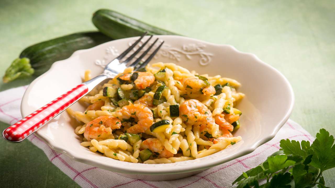 Trofie con zucchine limone e gamberetti