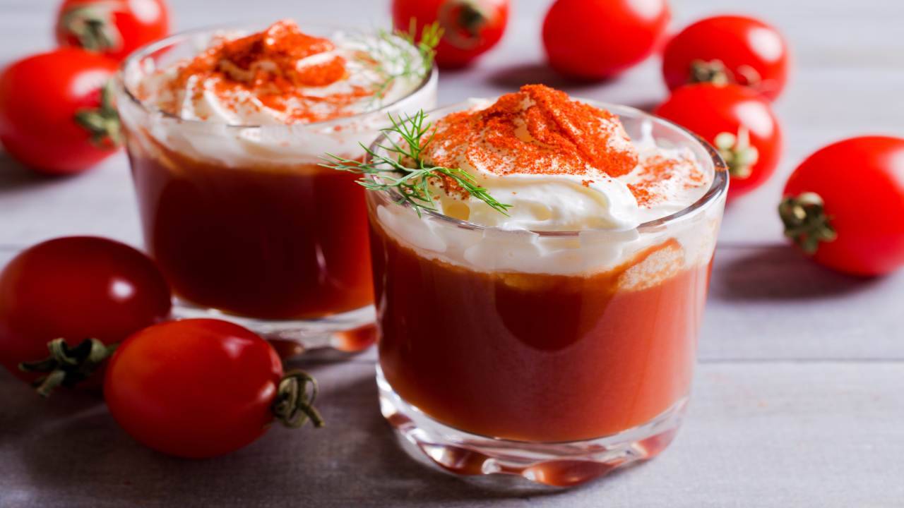 Mozzarella e pomodori in bicchiere