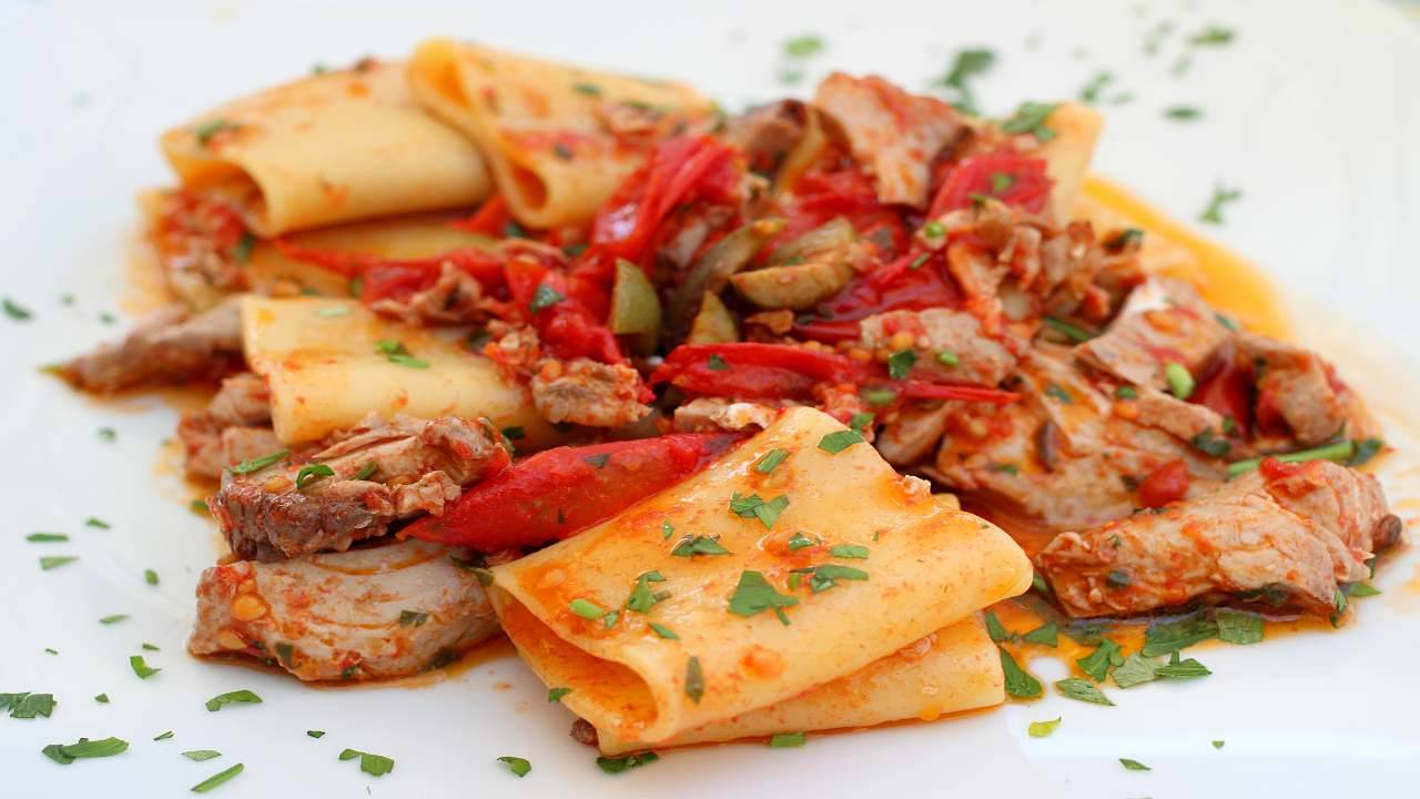 Pasta con tonno fresco e pomodorini