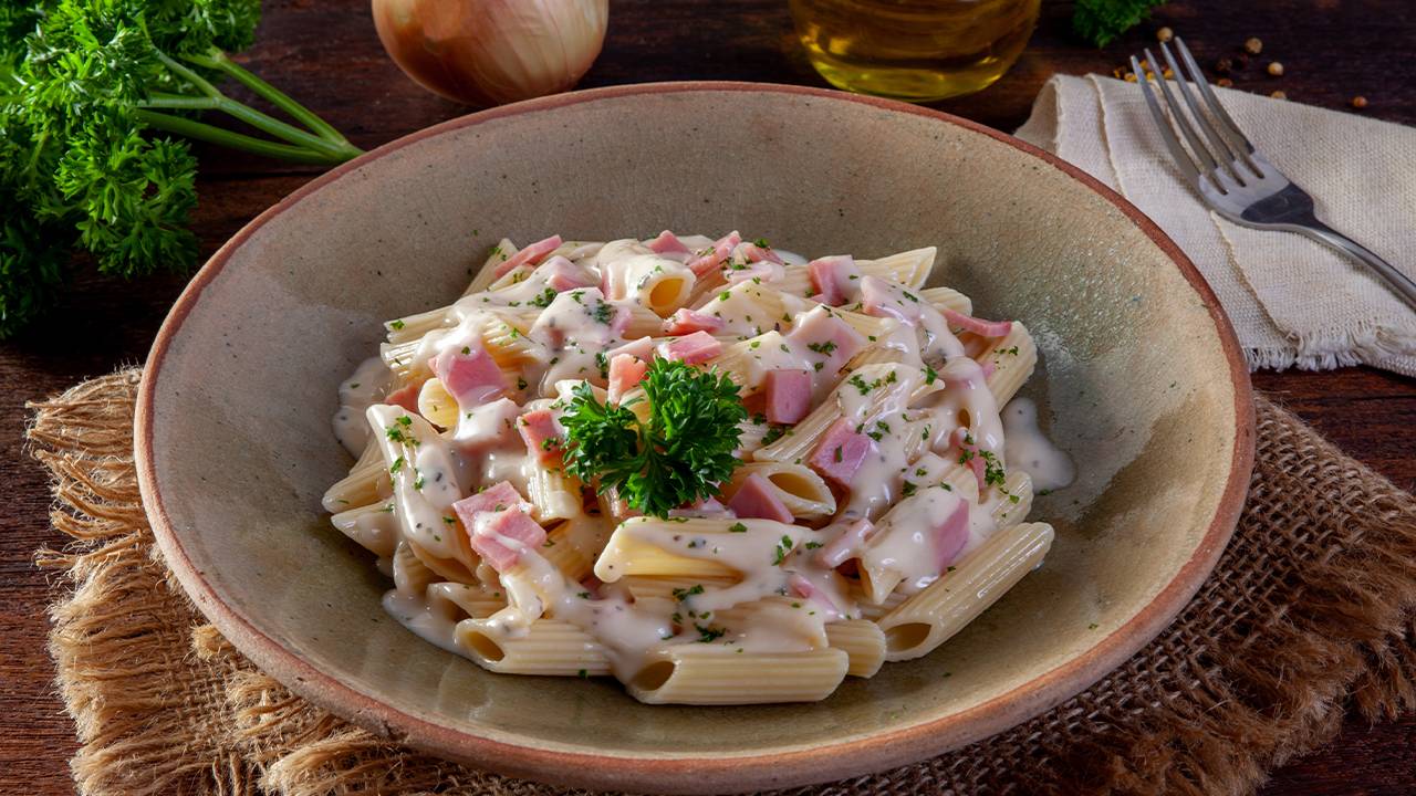 Pasta light con prosciutto cotto e formaggio light