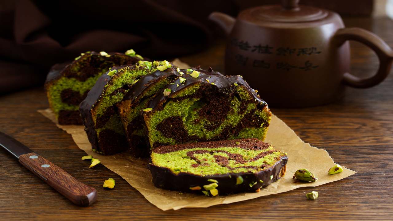 Torta variegata al cioccolato