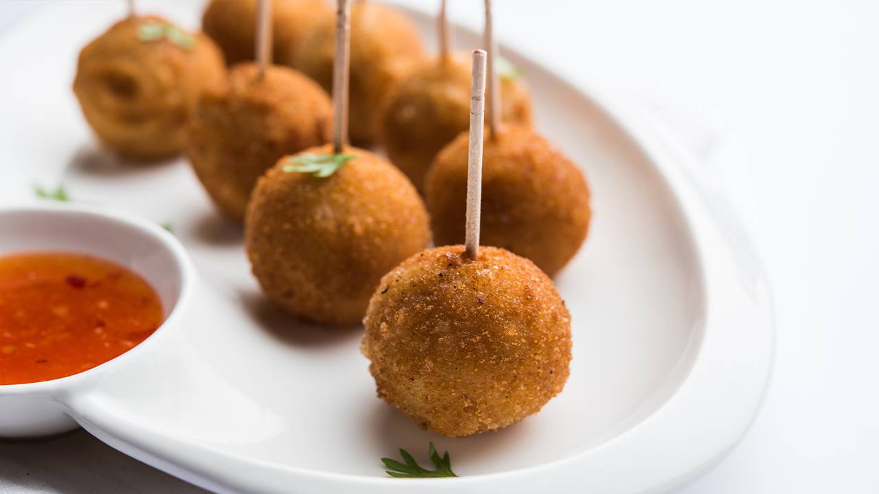 Polpette fritte di pane e formaggio