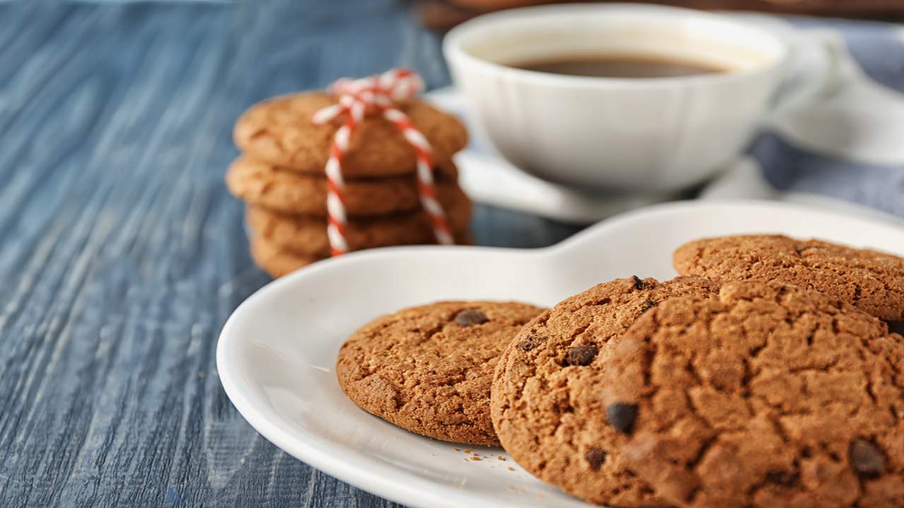 Biscotti al caffè con gocce di cioccolato | Semplici e veloci