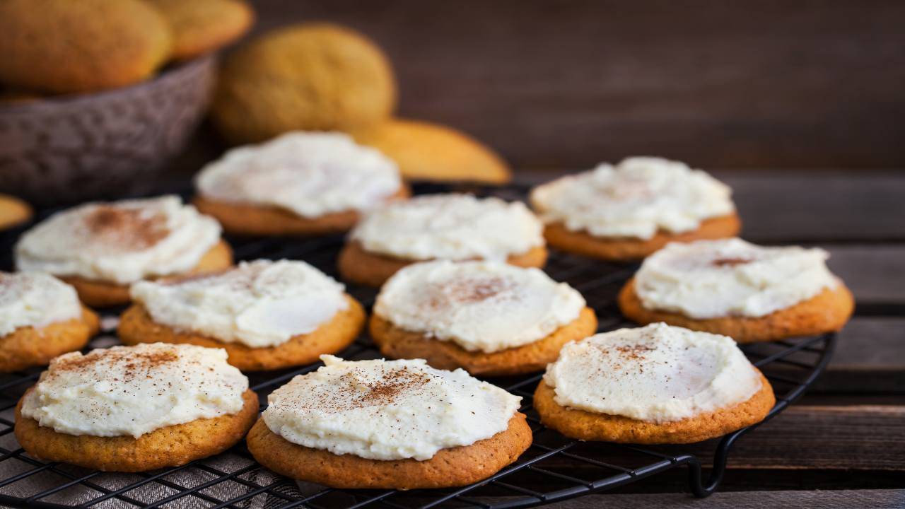 Biscotti Con Formaggio E Noce Moscata Friabili E Gustosi