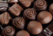 Cioccolatini amaretti e mascarpone | Una vera delizia per il palato dolcetti al cioccolato FOTO ricettasprint