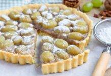 Crostata al tiramisù e uva | La crostata dell’autunno dolce all'uva FOTO ricettasprint