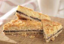 Crostata amaretti e amarena | Il dolce liquoroso e goloso dolce agli amaretti FOTO ricettasprint
