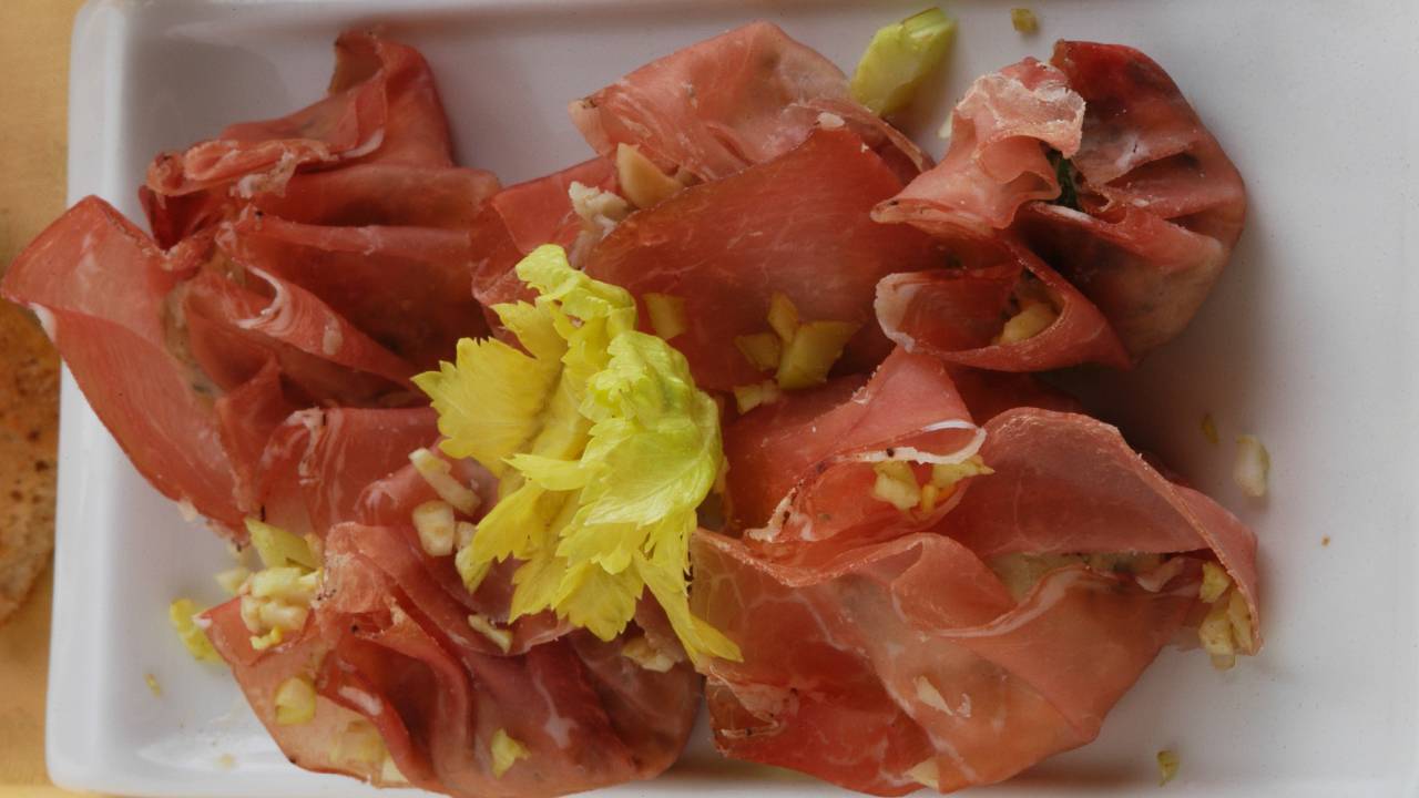 Bresaola con fiocchi di latte