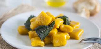 gnocchi fatti in casa con ricotta e curcuma