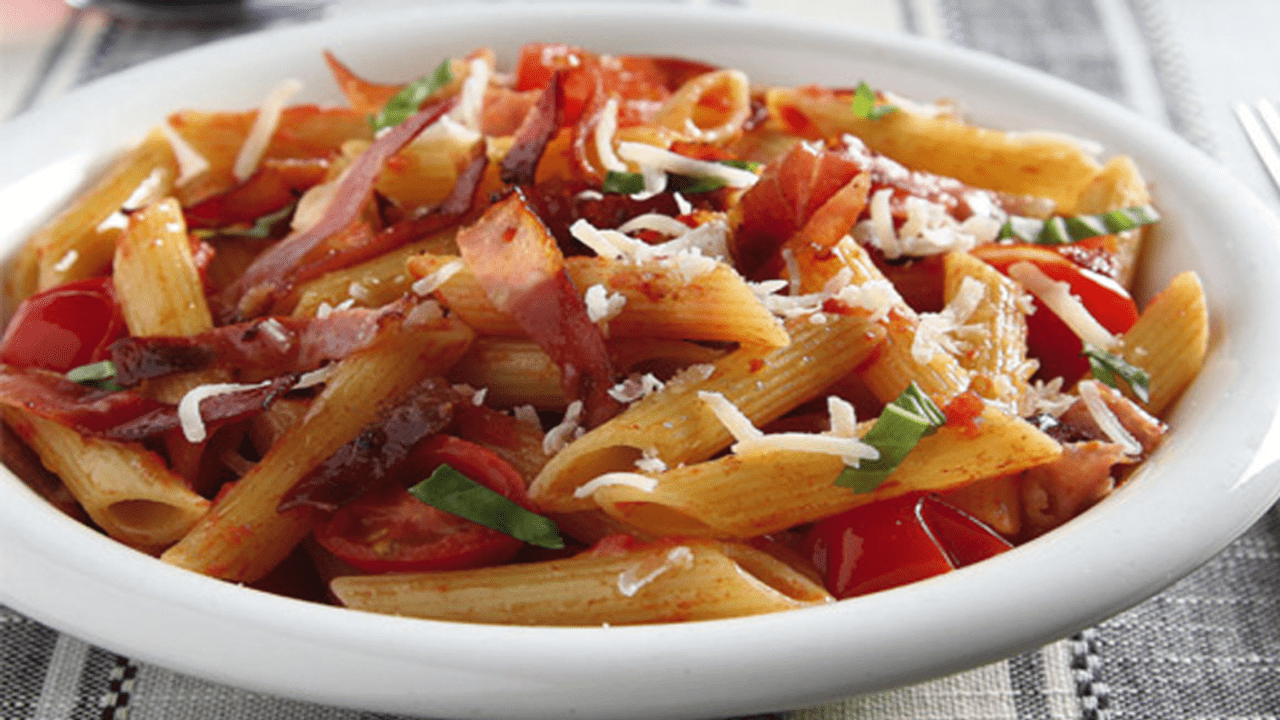 Penne con speck e formaggio