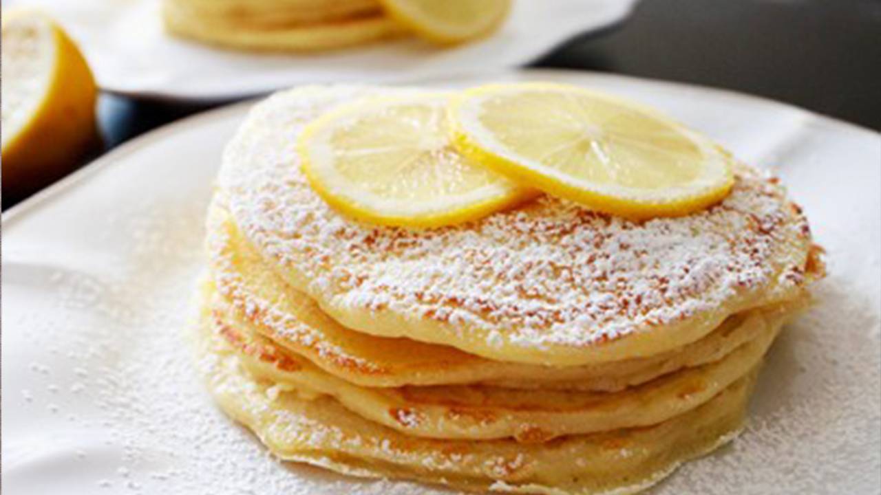 pancake al gusto di limone con panna