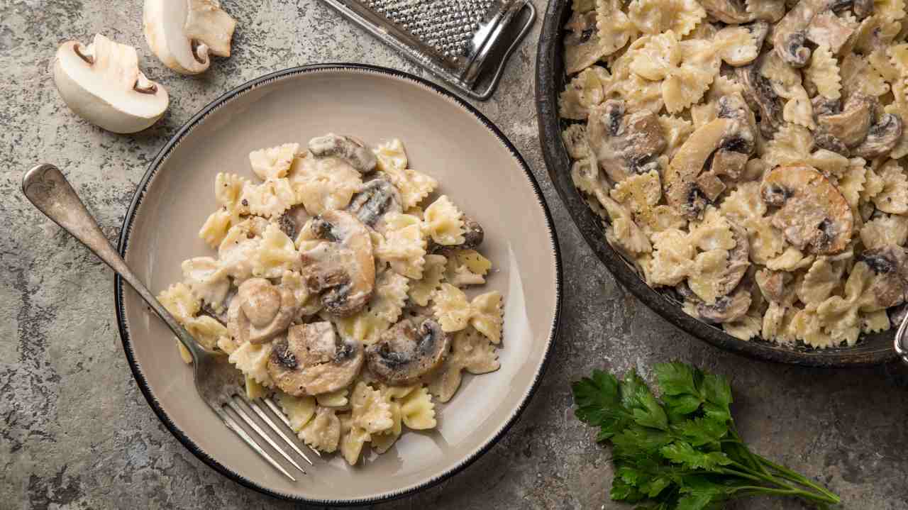 pasta funghi crema parmigiano