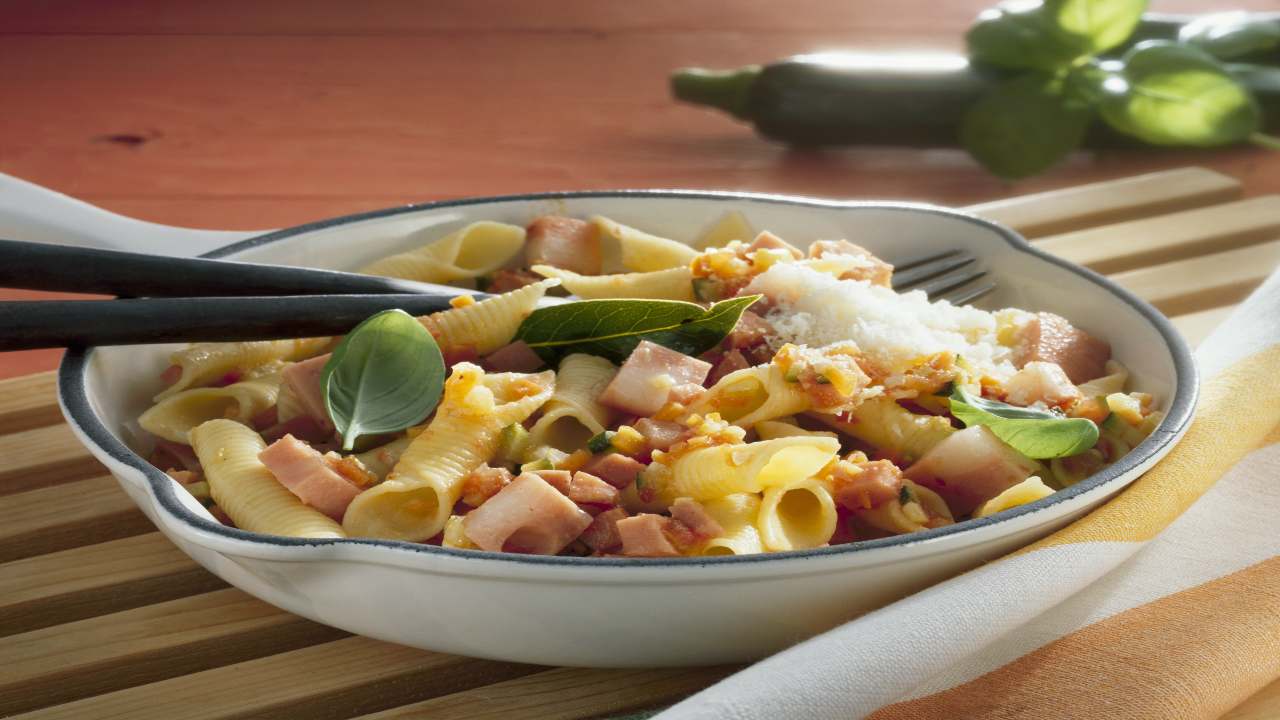 Pasta con mortadella