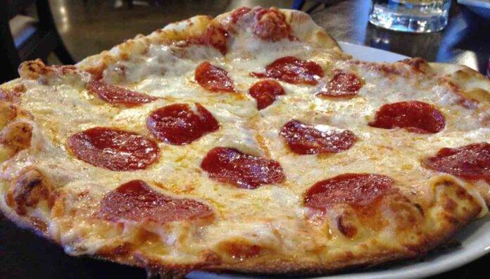 Pizza alla 'Nduja l Ricetta stuzzicante e appettitosa