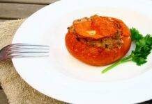 Pomodori aglio e rosmarino in padella | Contorno ghiotto pomodori conditi FOTO ricettasprint