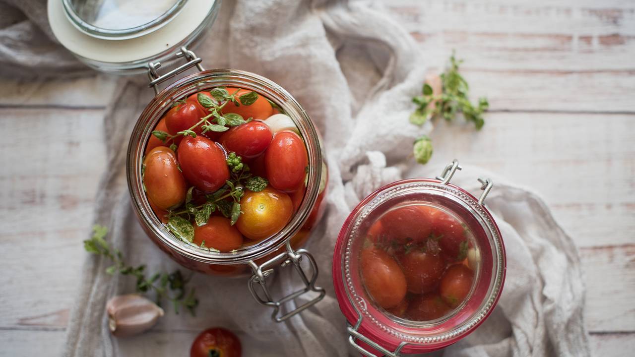 Conserva di pomodorini e basilico