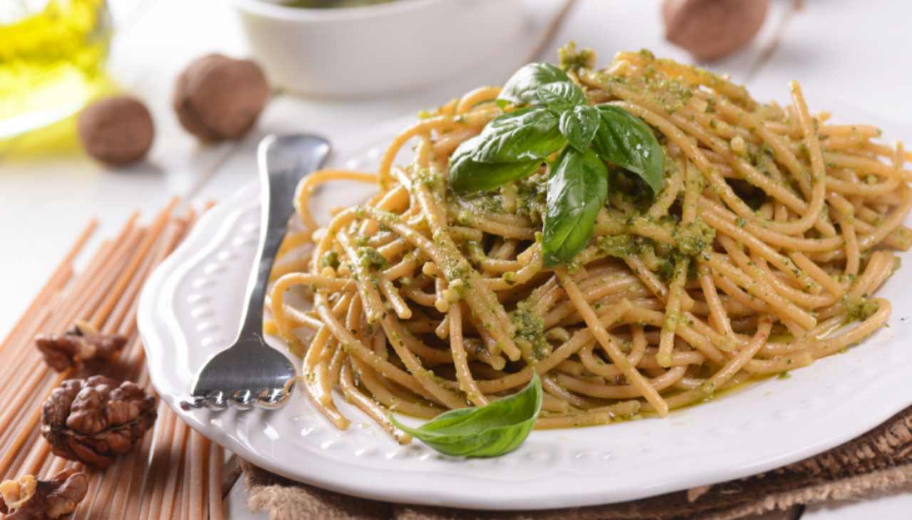 Spaghetti Integrali Basilico Noci Un Primo Delicato E Accattivante