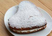 Torta Kinder Paradiso soffice con crema al latte | Ricetta super Torta Kinder Paradiso soffice con crema al latte