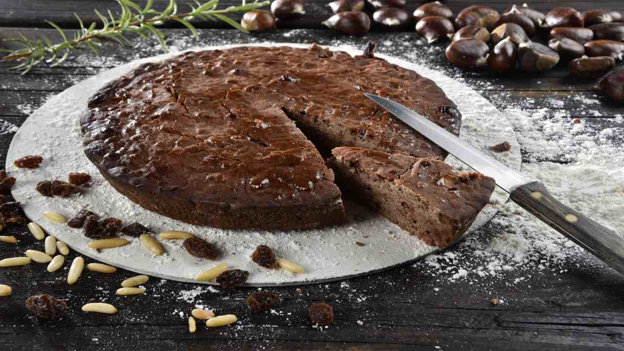 Torta di castagne con mele | Un dolce delicato nessuno saprà resistere