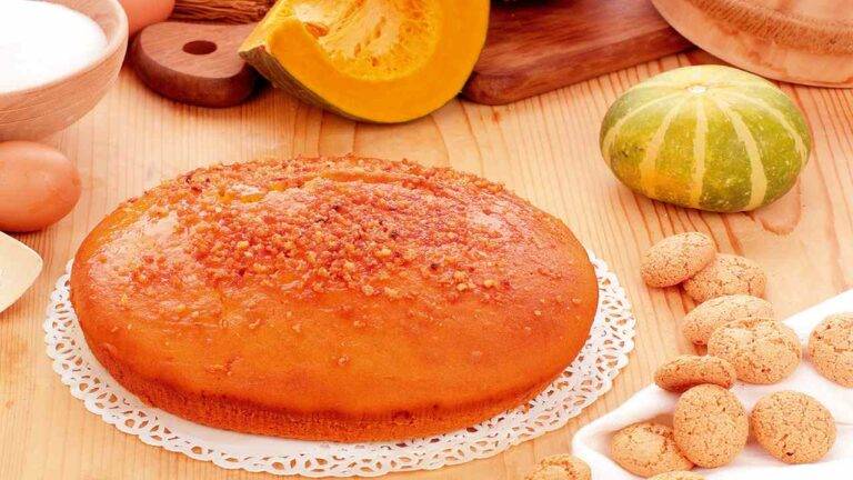 Torta di zucca con amaretti | Super facile e super golosa