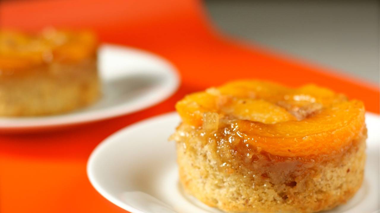 Dolcetti con cous cous e yogurt di pesche e cocco