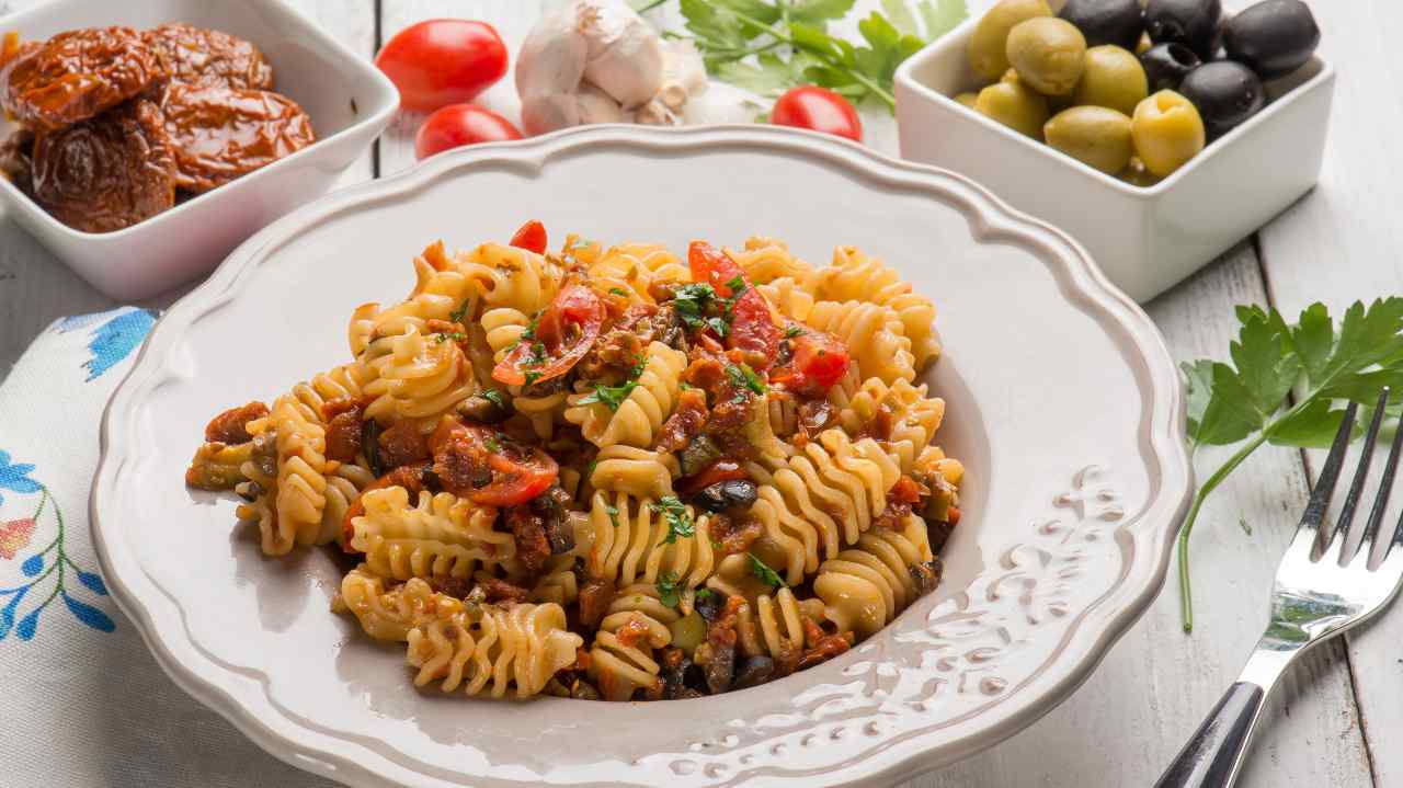 pasta pomodori secchi olive speck