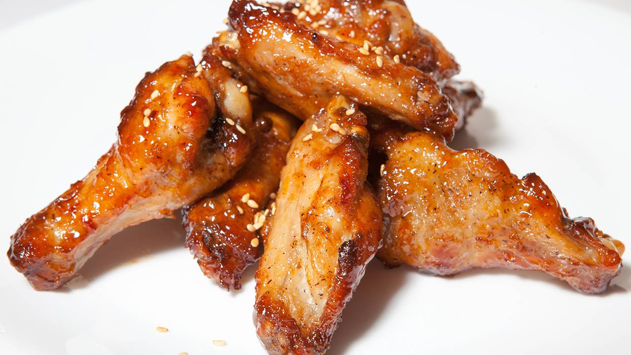 ali di pollo in padella con salsa cinese