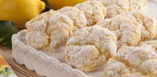 Biscotti con farina di cocco e succo di limone