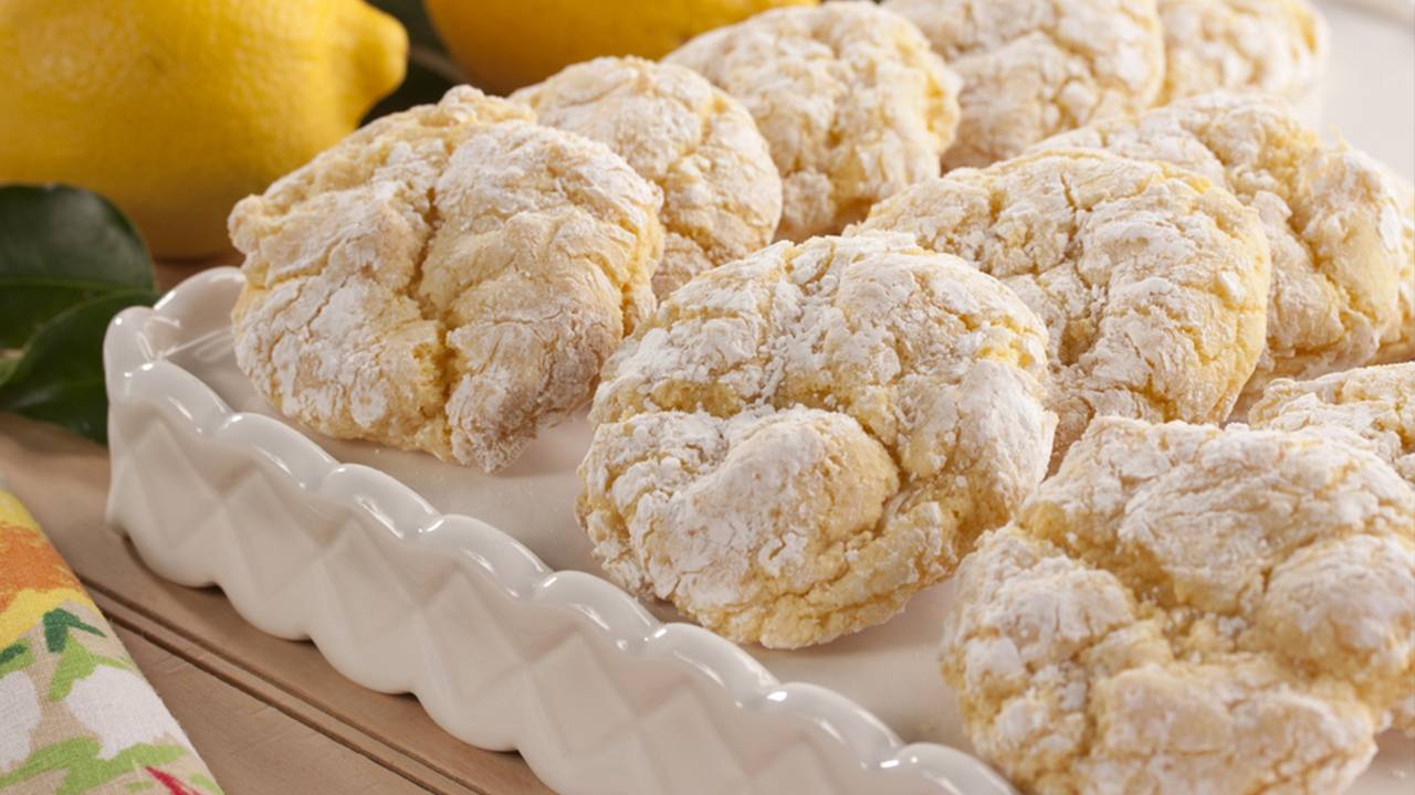 Biscotti con farina di cocco e succo di limone