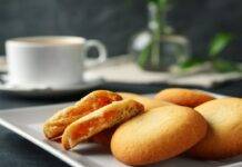 Biscotti con ripieno di frutta