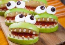 Mostri di frutta l Dolcetti di Halloween senza impasto farciti con occhi mostri dolcetto senza impasto frutta Halloween