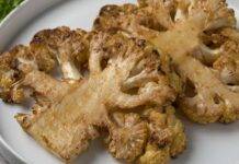 Cavolfiore piccante marinato alle erbe | Contorno o piatto unico veloce Cavolfiore piccante marinato alle erbe ricettasprint