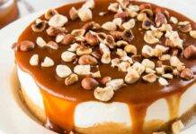 Cheesecake al caramello mou e nocciole | Una delizia da provare! Cheesecake al caramello e nocciole