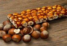 Croccante alle nocciole veloce | Pronto in pochissimi minuti Croccante veloce